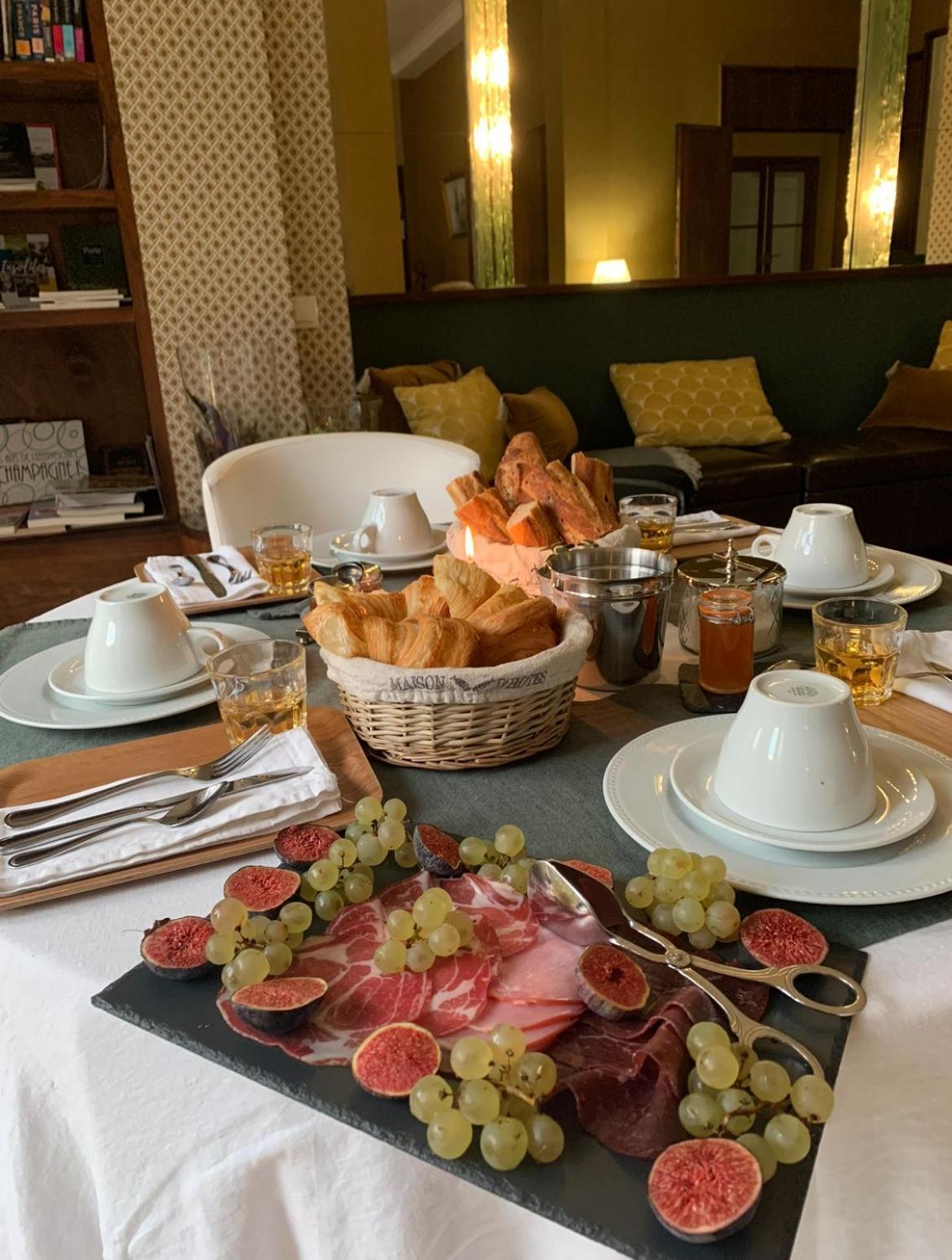 La Demeure Des Sacres - Cathedrale Bed & Breakfast Reims Ngoại thất bức ảnh